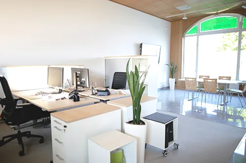 Arbeitsplätze im Schauraum Elsterwerda