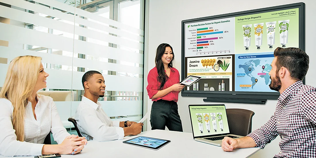 Besprechung mit interaktivem Sharp Display